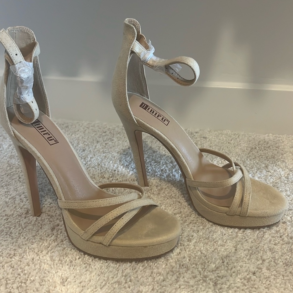 Nude 3.5 heels NEW & NEVER worn